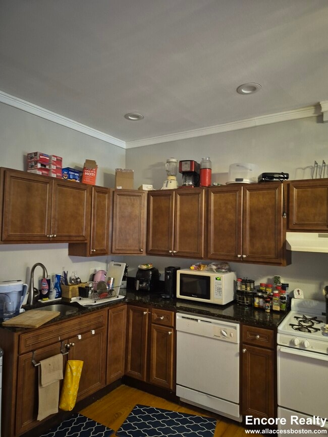 Building Photo - 153 Salem St