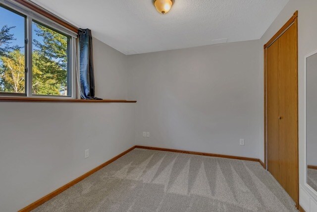Building Photo - 9641 Meadow Ln