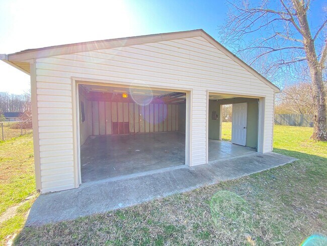 Building Photo - 525 S Williamson Ave