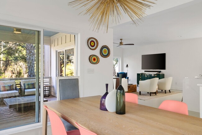 Building Photo - 508 E Huron Ave