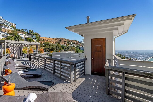 Building Photo - 8827 Evanview Dr
