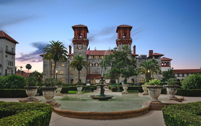 Building Photo - 804 W 2nd St