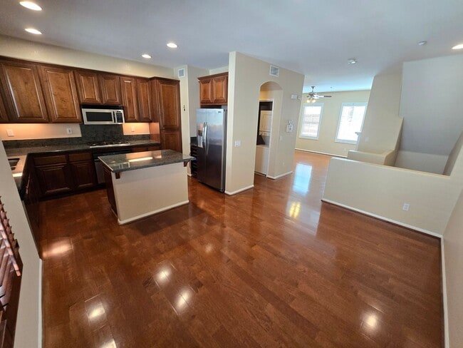 Building Photo - Luxury Tri-Level Townhome – Terraces at Es...