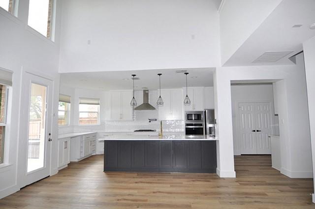 Building Photo - 3812 Lakeway Dr