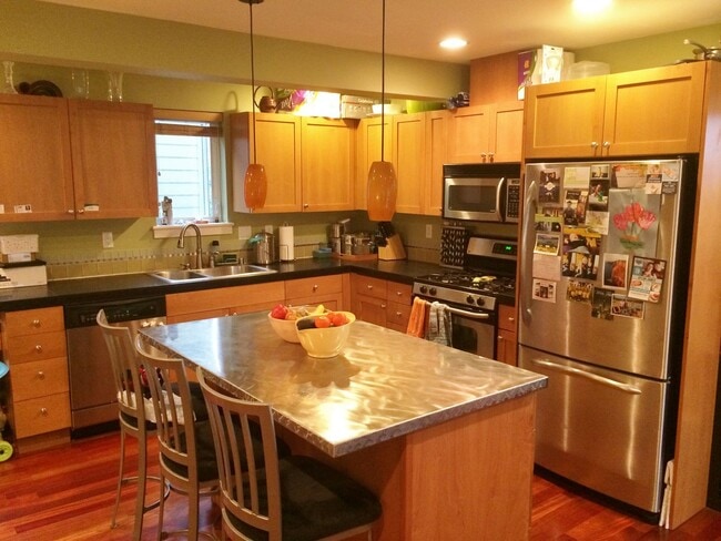 Building Photo - 3bd/2.25ba Seattle Home