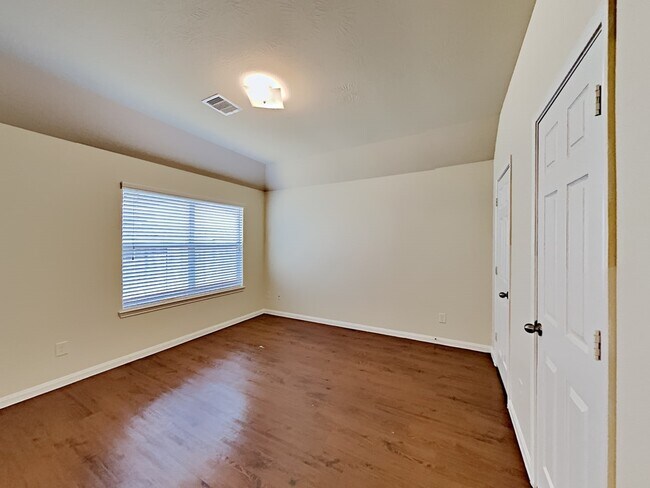 Building Photo - 18822 N Lyford Dr