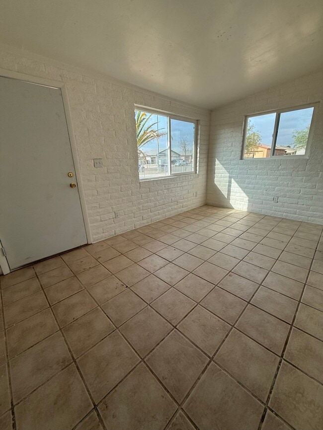 Building Photo - Townhome For rent