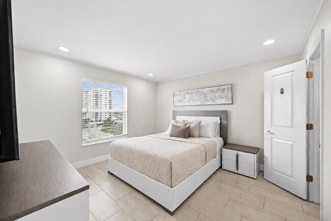 Building Photo - 2900 Banyan St