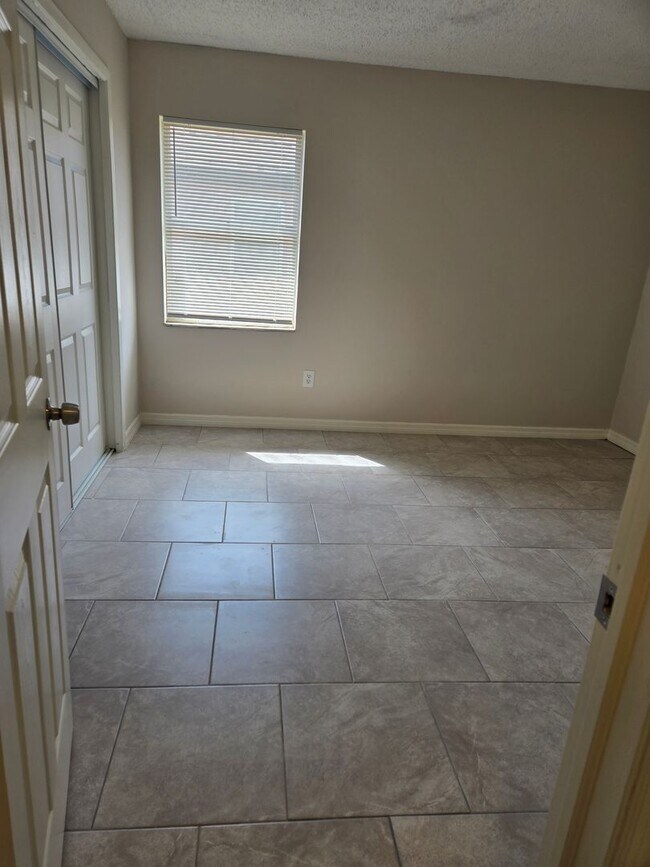 Building Photo - 1300-1306 Melody Ln