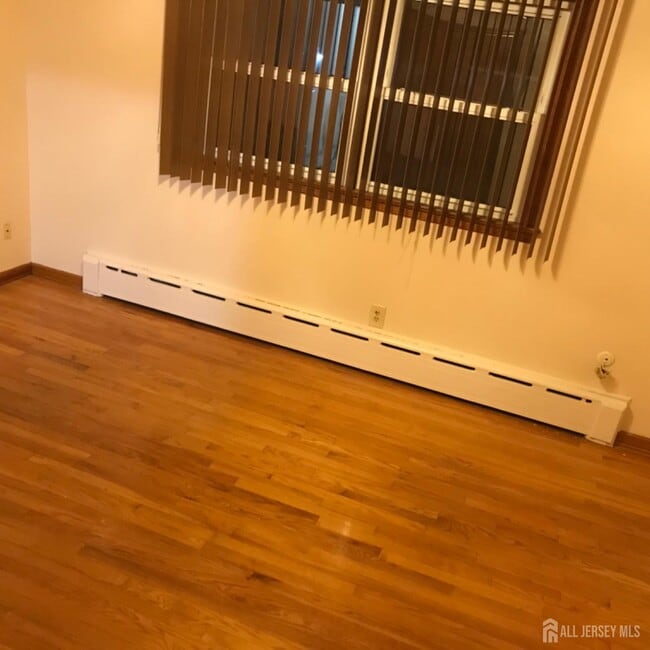 Building Photo - 354 Alpine St