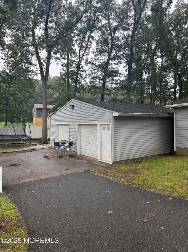 Building Photo - 1424 Shafto Rd