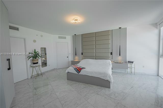 Building Photo - 18201 Collins Ave