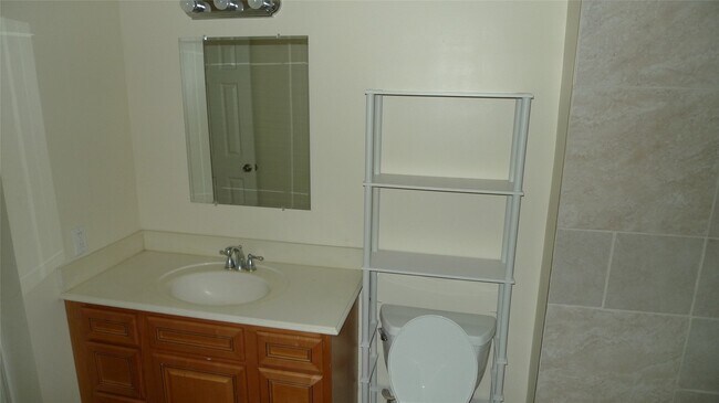 Building Photo - 16111 Aspenglen Dr