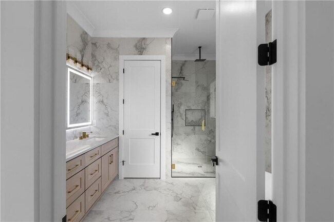 Building Photo - 407 Buford