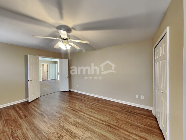 Building Photo - 9740 Lakemoore Cv