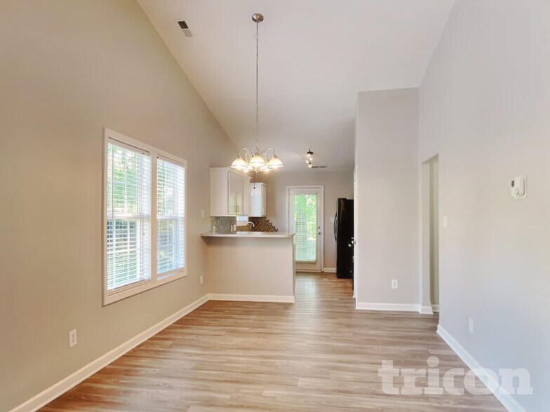 Building Photo - 260 Brookstone Dr
