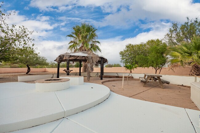 Building Photo - 10335 N Tall Cotton Dr