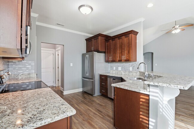 Building Photo - 870 Nor-Am Rd