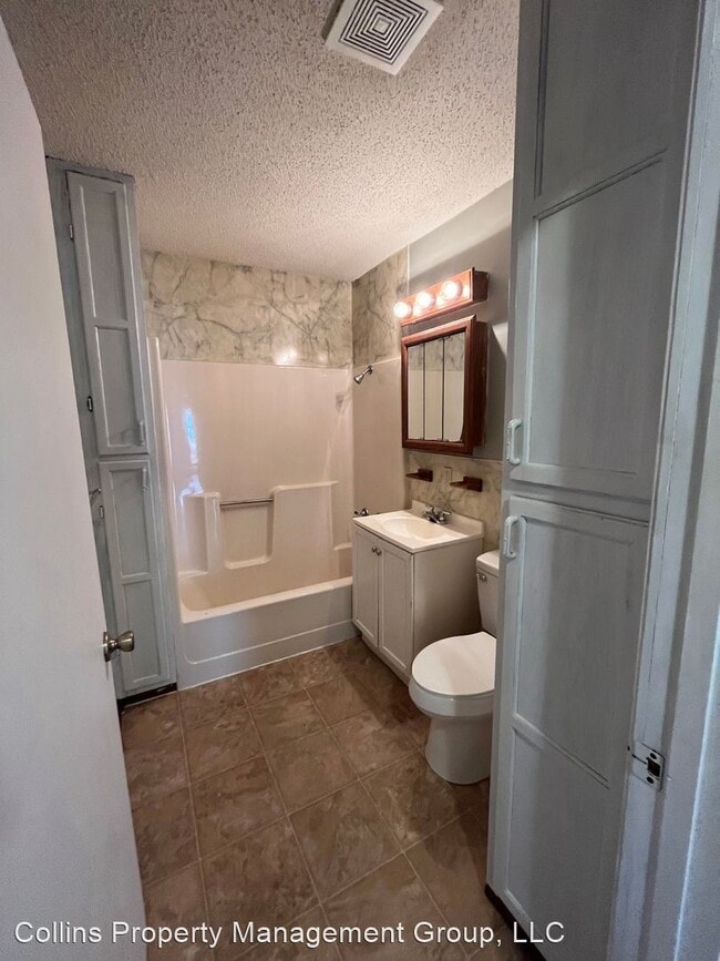 Building Photo - 3 br, 1 bath House - 1439 S Luster Ave