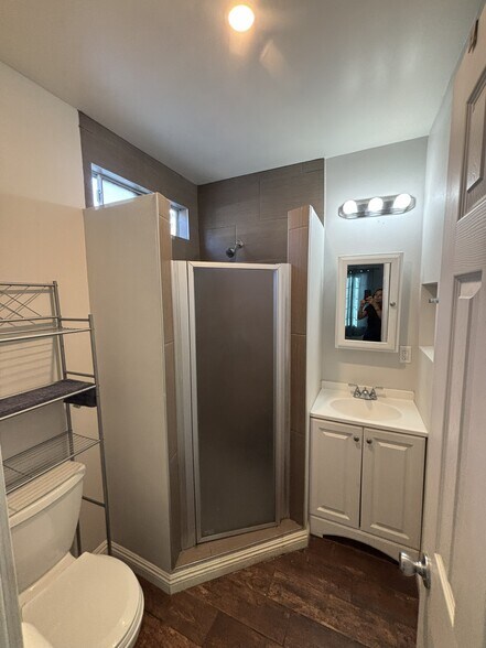 Master Bathroom - 249 W Hampton Ct