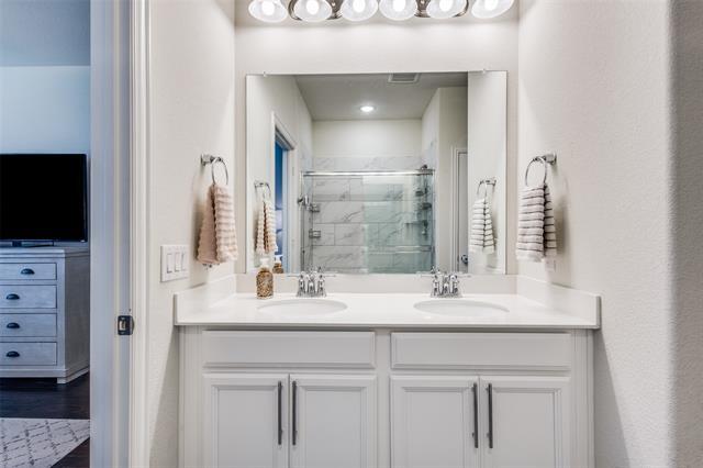 Building Photo - 811 Maverick St