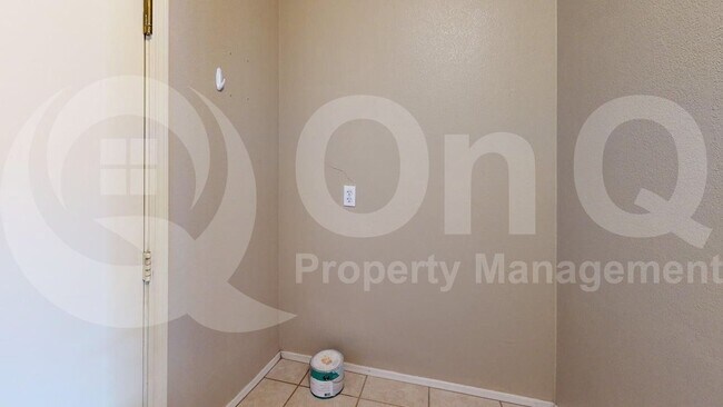 Building Photo - 770 W Cherrywood Dr
