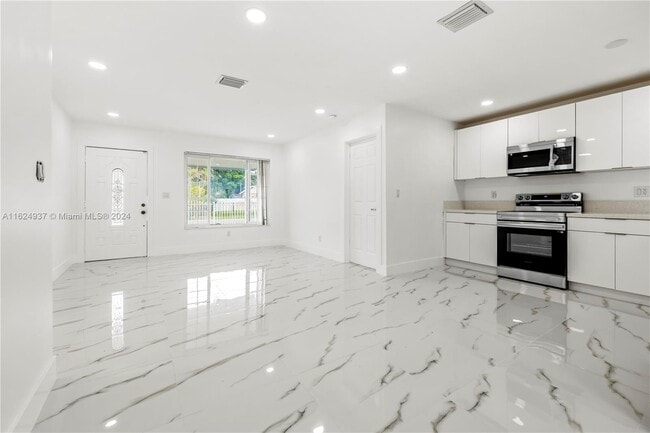 Building Photo - 1465 NW 192nd Ter