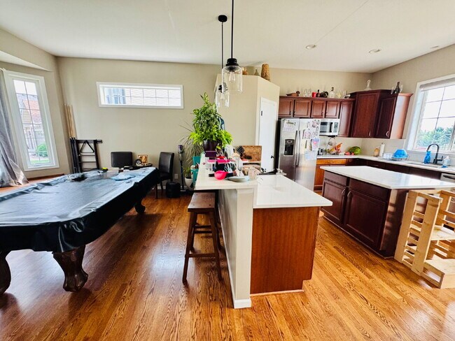 Building Photo - Spacious 4-Bed Shakopee Gem with Granite Finishes & Finished Basement
