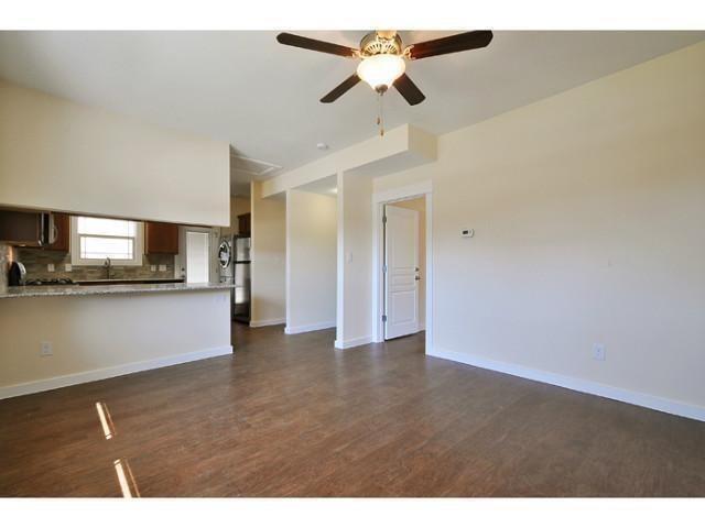 Building Photo - 706 W N Loop Blvd