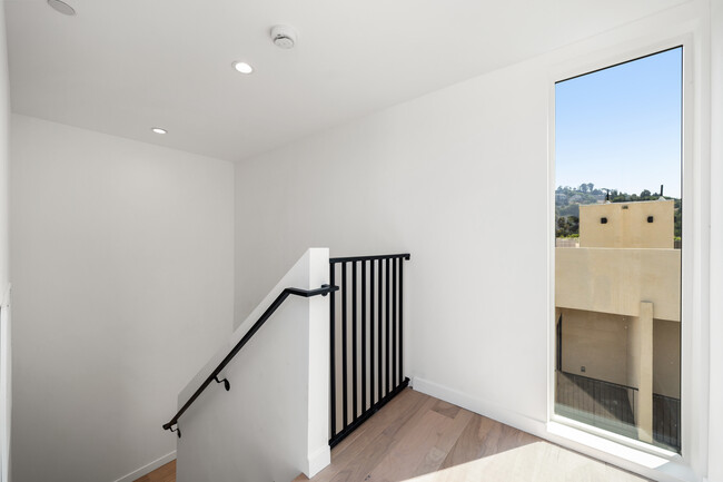 Building Photo - 3564- 3566 Eagle Rock Blvd Los Angeles, CA...