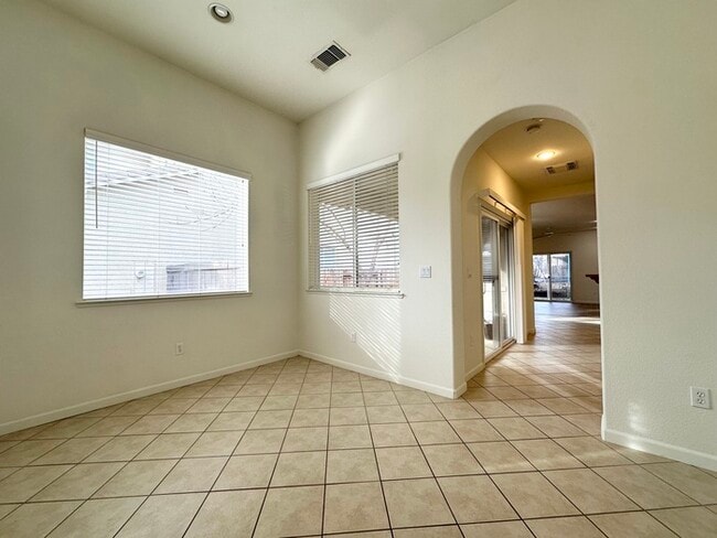 Building Photo - Spacious 3 bedroom 2 bath home in Rancho Cordova!!