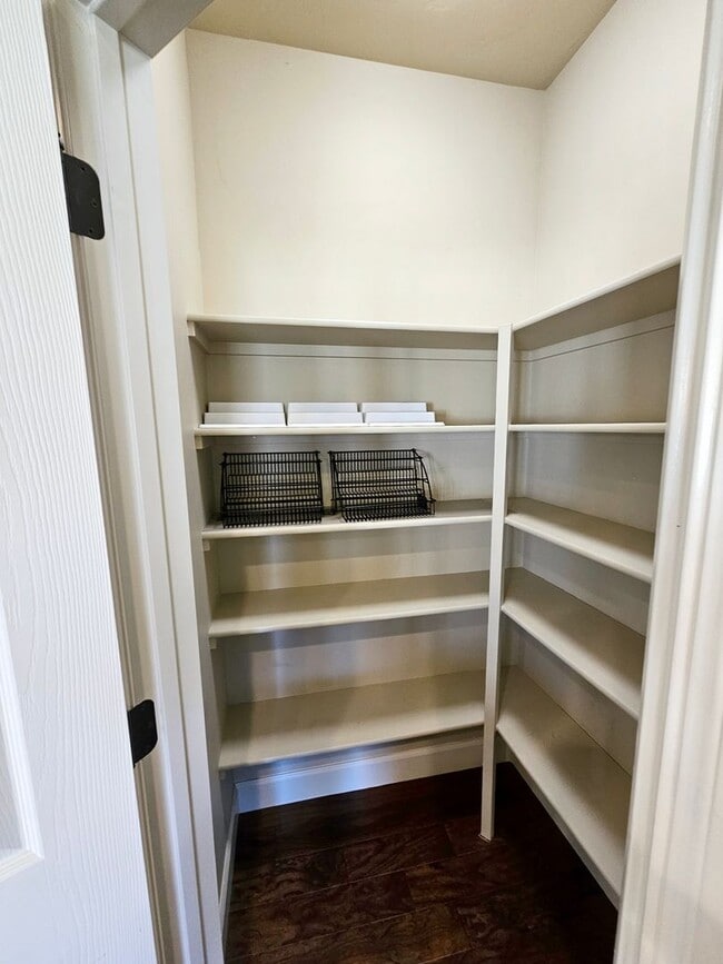 Building Photo - 2817 Tuscanna Dr