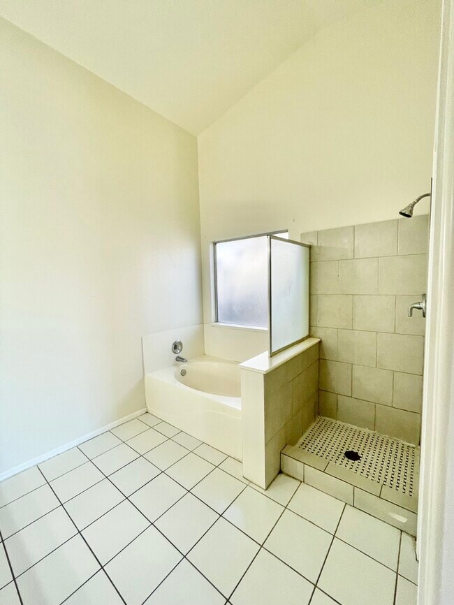 Building Photo - 8755 W Las Palmaritas Dr
