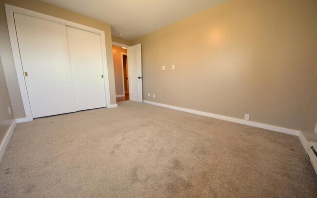 Building Photo - Fremont 5-plex Apts. - 1 bedroom
