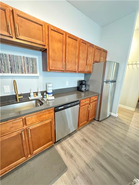 Building Photo - 321 W 31st St