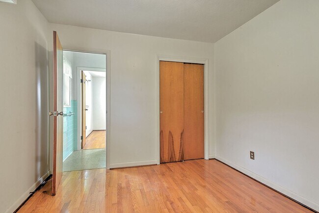 Building Photo - 208 Hogan Ave