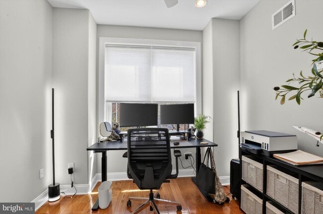 Building Photo - 2216 Almond St