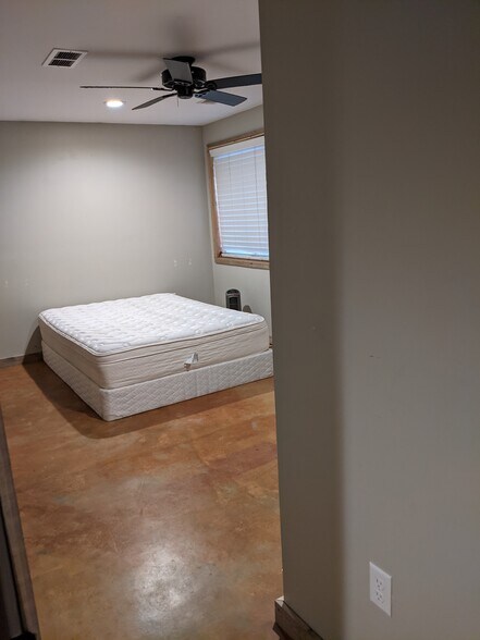 Downstairs bedroom - 2929 Ross Dr