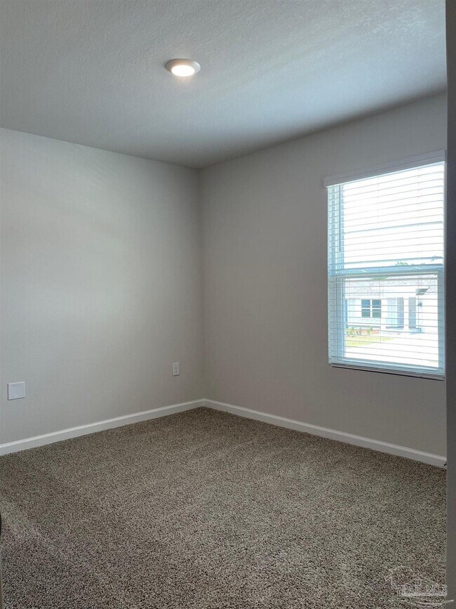 Building Photo - 8665 Pathstone Blvd