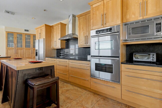 Building Photo - 3430 Galt Ocean Dr