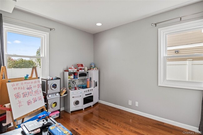 Building Photo - 937 Bowling Green Dr
