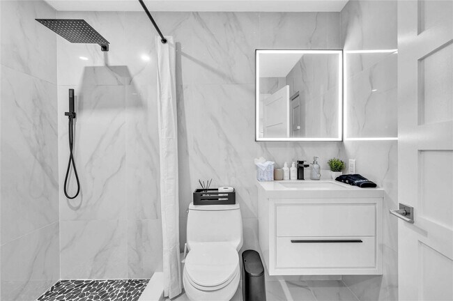 Building Photo - 2323 Delmar Pl