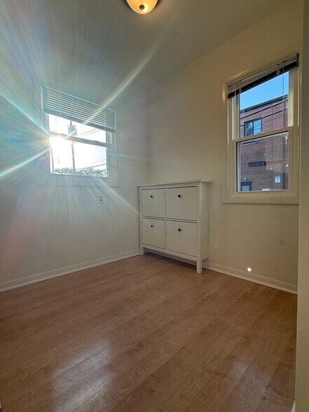 Building Photo - 5577 N Kent Ave
