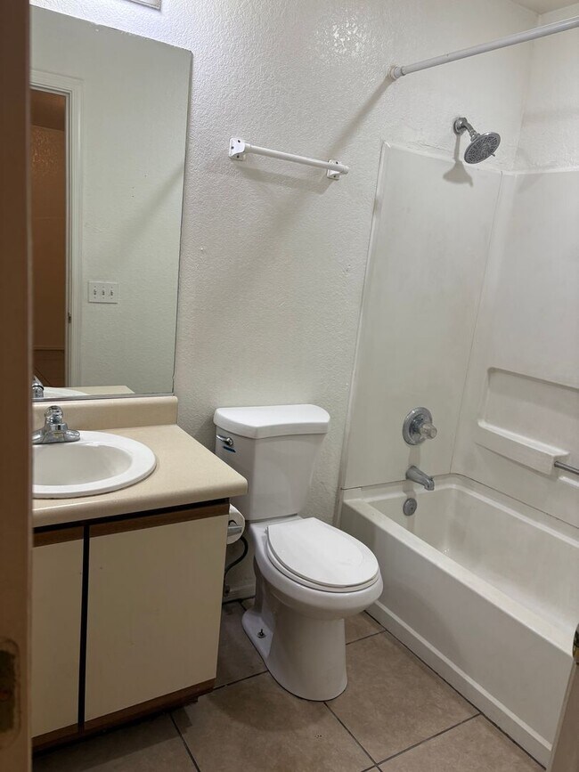 Building Photo - Charming 3 Bedroom 2 Bath Family Home in South Tucson