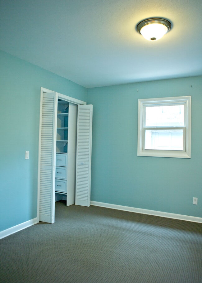 Building Photo - 225 Buell St