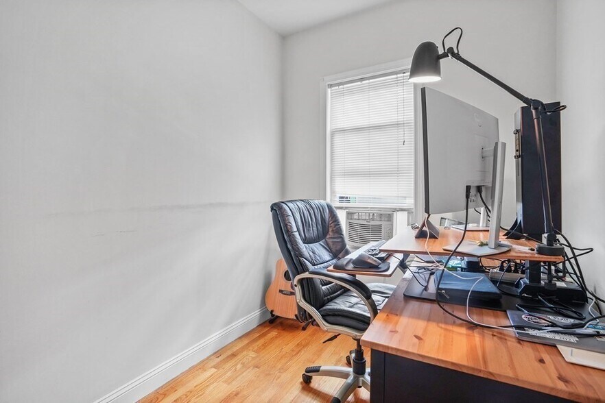 Building Photo - 140 D St