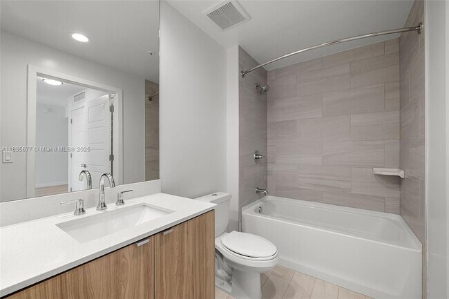 Building Photo - 555 NE 8th St
