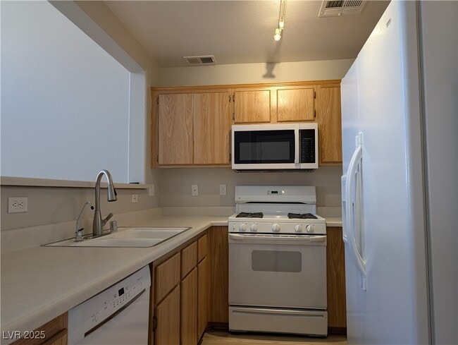 Building Photo - 9575 Belle Fountain Ave