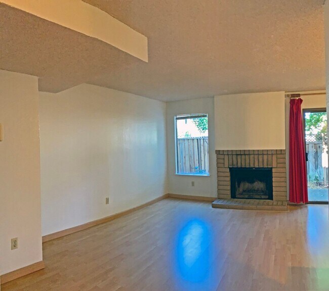Building Photo - Great 2 Bedroom Home in Central Santa Clara!
