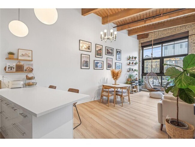 Building Photo - 404 N Washington Ave